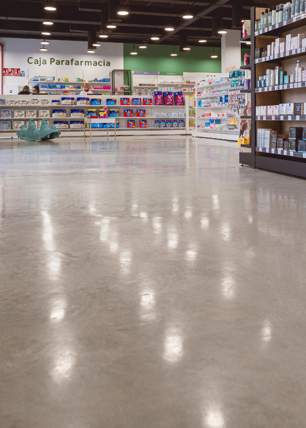 Suelo continuo en parafarmacia Naturcoat Facrette